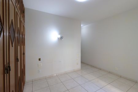 Casa à venda com 220m², 3 quartos e 2 vagasSuíte 1