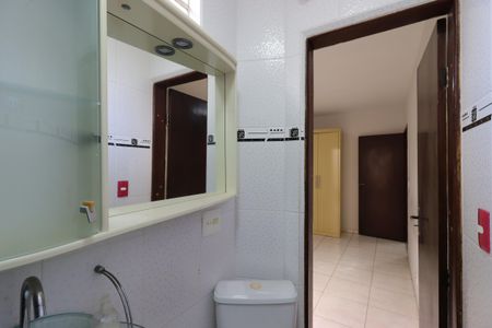 Casa à venda com 220m², 3 quartos e 2 vagasBanheiro da Suíte 2