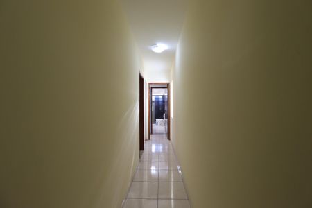 Casa à venda com 220m², 3 quartos e 2 vagasCorredor