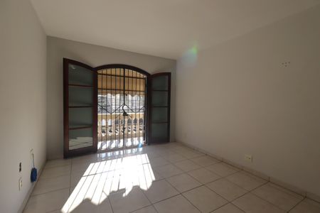 Casa à venda com 220m², 3 quartos e 2 vagasSuíte 3