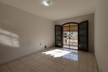 Casa à venda com 220m², 3 quartos e 2 vagasSuíte 3