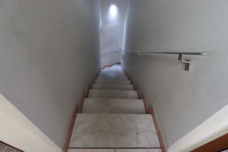 Casa à venda com 220m², 3 quartos e 2 vagasEscada
