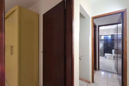 Casa à venda com 220m², 3 quartos e 2 vagasCorredor