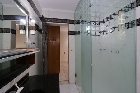 Casa à venda com 220m², 3 quartos e 2 vagasBanheiro da Suíte 1