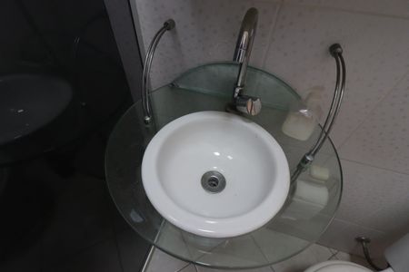 Casa à venda com 220m², 3 quartos e 2 vagasBanheiro da Suíte 2 