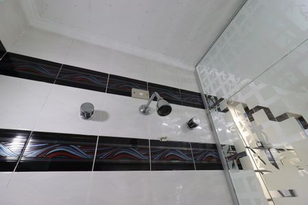 Casa à venda com 220m², 3 quartos e 2 vagasBanheiro da Suíte 1 