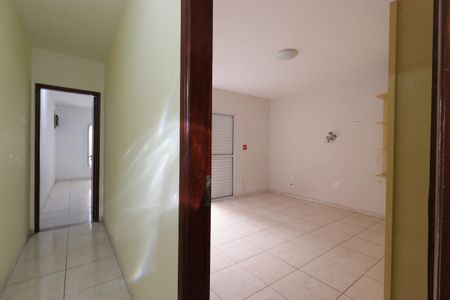 Casa à venda com 220m², 3 quartos e 2 vagasCorredor