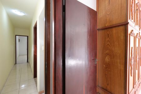 Casa à venda com 220m², 3 quartos e 2 vagasCorredor