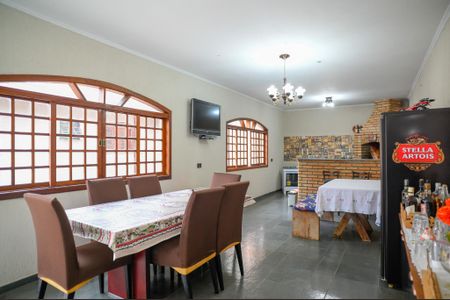 Casa à venda com 450m², 4 quartos e 4 vagas Casa à venda com 450m², 4 quartos e 4 vagasEspaço de Festas