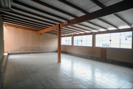 Casa à venda com 450m², 4 quartos e 4 vagas Casa à venda com 450m², 4 quartos e 4 vagasTerraço