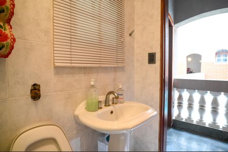 Casa à venda com 450m², 4 quartos e 4 vagas Casa à venda com 450m², 4 quartos e 4 vagasBanheiro de Serviço