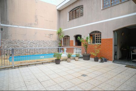 Casa à venda com 450m², 4 quartos e 4 vagas Casa à venda com 450m², 4 quartos e 4 vagasQuintal