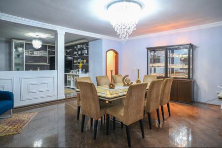 Casa à venda com 450m², 4 quartos e 4 vagas Casa à venda com 450m², 4 quartos e 4 vagasSala de Jantar