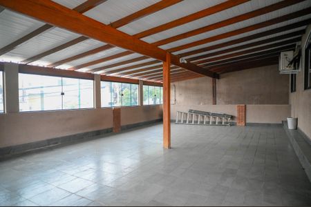 Casa à venda com 450m², 4 quartos e 4 vagas Casa à venda com 450m², 4 quartos e 4 vagasTerraço