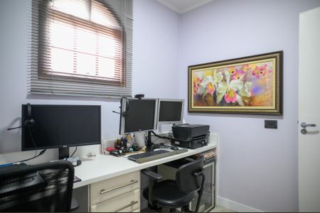 Casa à venda com 450m², 4 quartos e 4 vagas Casa à venda com 450m², 4 quartos e 4 vagasEscritório