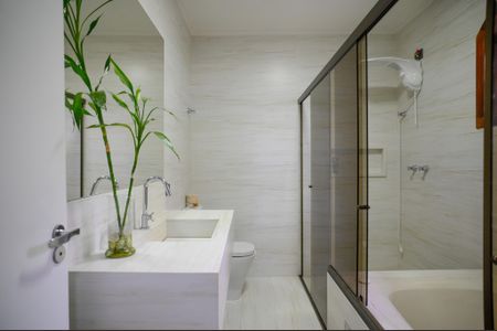 Casa à venda com 450m², 4 quartos e 4 vagas Casa à venda com 450m², 4 quartos e 4 vagasBanheiro da Suíte 3