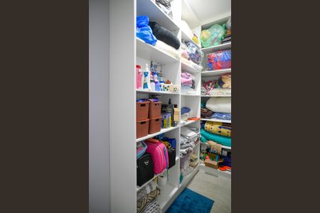 Casa à venda com 450m², 4 quartos e 4 vagas Casa à venda com 450m², 4 quartos e 4 vagasCloset - Casa