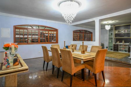Casa à venda com 450m², 4 quartos e 4 vagas Casa à venda com 450m², 4 quartos e 4 vagasSala de Jantar
