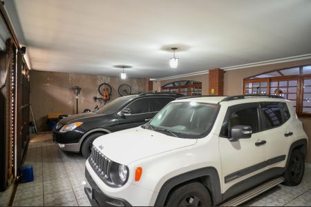 Casa à venda com 450m², 4 quartos e 4 vagas Casa à venda com 450m², 4 quartos e 4 vagasGaragem