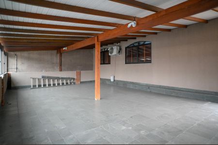 Casa à venda com 450m², 4 quartos e 4 vagas Casa à venda com 450m², 4 quartos e 4 vagasTerraço