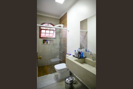 Casa à venda com 450m², 4 quartos e 4 vagas Casa à venda com 450m², 4 quartos e 4 vagasBanheiro da Suíte 1