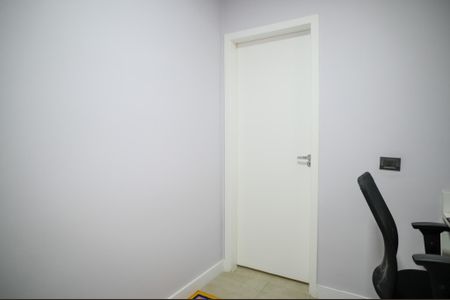 Casa à venda com 450m², 4 quartos e 4 vagas Casa à venda com 450m², 4 quartos e 4 vagasEscritório