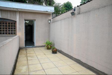 Casa à venda com 450m², 4 quartos e 4 vagas Casa à venda com 450m², 4 quartos e 4 vagasQuintal