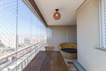 Apartamento à venda com 72m², 3 quartos e 1 vaga Apartamento à venda com 72m², 3 quartos e 1 vagaVaranda