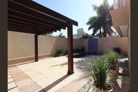 Casa de condomínio à venda com 567m², 4 quartos e 4 vagasÁrea externa - Quintal