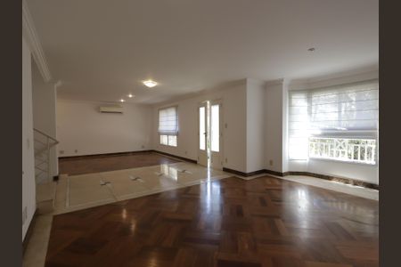 Casa de condomínio à venda com 567m², 4 quartos e 4 vagasSala