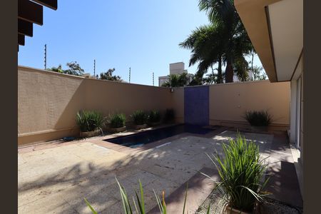 Casa de condomínio à venda com 567m², 4 quartos e 4 vagasÁrea externa - Quintal