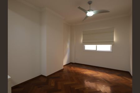 Casa de condomínio à venda com 567m², 4 quartos e 4 vagasSala Intima