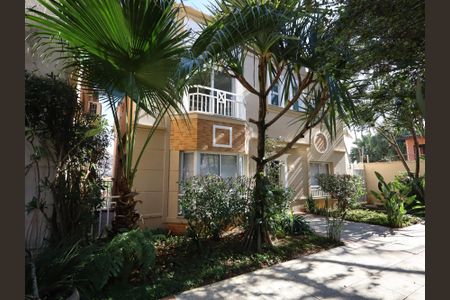 Casa de condomínio à venda com 567m², 4 quartos e 4 vagasFachada