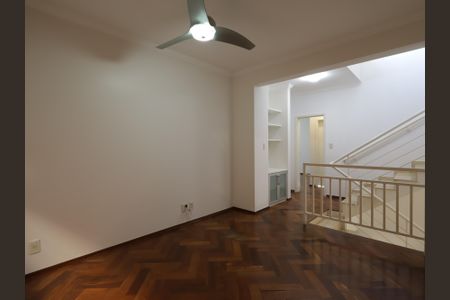 Casa de condomínio à venda com 567m², 4 quartos e 4 vagasSala Intima