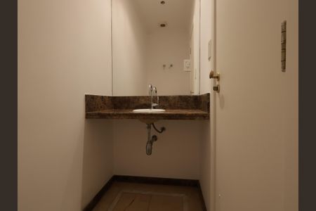 Casa de condomínio à venda com 567m², 4 quartos e 4 vagasLavabo