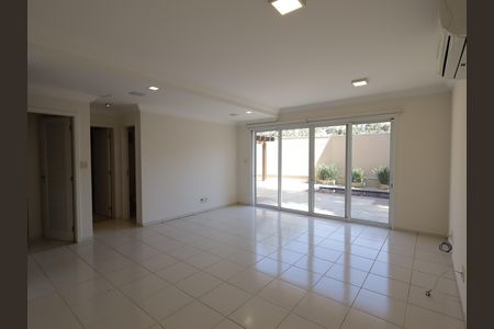 Casa de condomínio à venda com 567m², 4 quartos e 4 vagasSalão