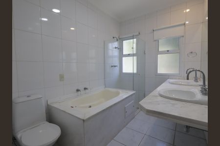 Casa de condomínio à venda com 567m², 4 quartos e 4 vagasBanheiro da Suíte 3