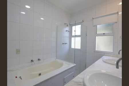 Casa de condomínio à venda com 567m², 4 quartos e 4 vagasBanheiro da Suíte 3