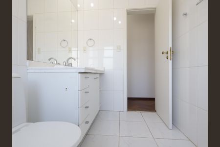Casa de condomínio à venda com 567m², 4 quartos e 4 vagasBanheiro da Suíte 1