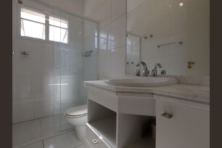 Casa de condomínio à venda com 567m², 4 quartos e 4 vagasBanheiro da Suíte 2