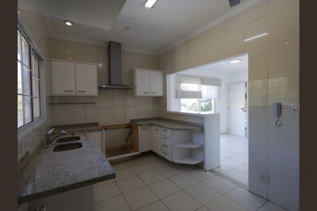 Casa de condomínio à venda com 567m², 4 quartos e 4 vagasCozinha