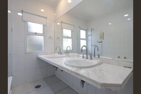 Casa de condomínio à venda com 567m², 4 quartos e 4 vagasBanheiro da Suíte 3