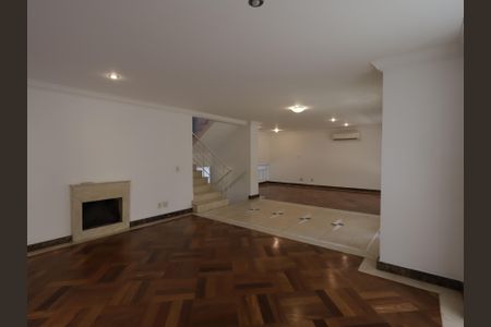 Casa de condomínio à venda com 567m², 4 quartos e 4 vagasSala