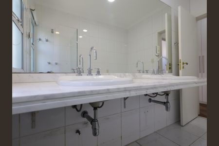 Casa de condomínio à venda com 567m², 4 quartos e 4 vagasBanheiro da Suíte 3