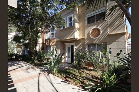 Casa de condomínio à venda com 567m², 4 quartos e 4 vagasFachada