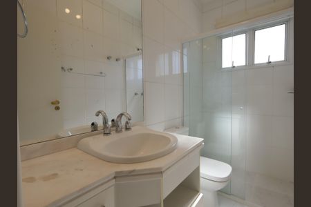 Casa de condomínio à venda com 567m², 4 quartos e 4 vagasBanheiro da Suíte 4