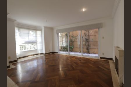 Casa de condomínio à venda com 567m², 4 quartos e 4 vagasSala