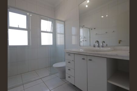 Casa de condomínio à venda com 567m², 4 quartos e 4 vagasBanheiro da Suíte 1