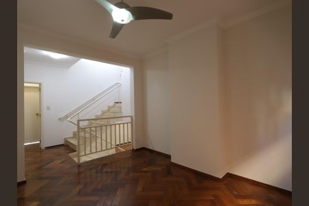 Casa de condomínio à venda com 567m², 4 quartos e 4 vagasSala Intima