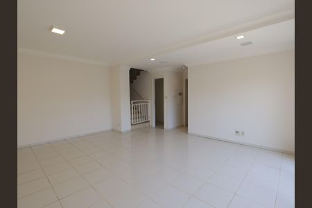 Casa de condomínio à venda com 567m², 4 quartos e 4 vagasSalão